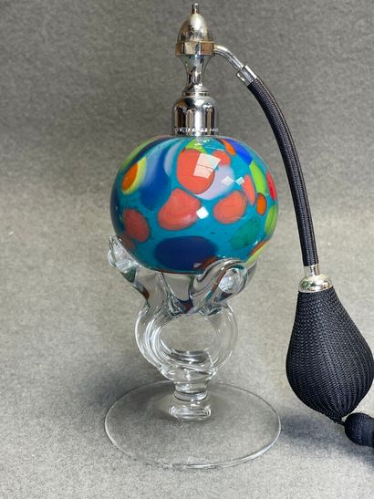 Pulvérisateur en verre. 
H. :21 cm.