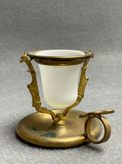 Brule parfum russe en laiton et opaline.
Milieu...