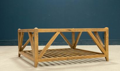 Table basse en bois, plateau verre. 
45 x...
