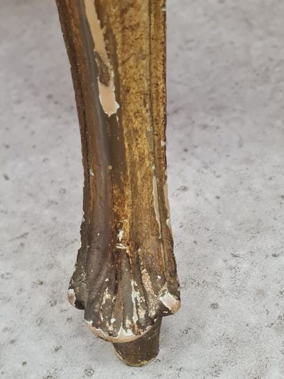 Petite commode à deux tiroirs en bois patiné...