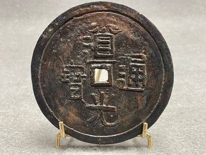 Pot à pinceau et monnaie chinoise ou vietnamienne...