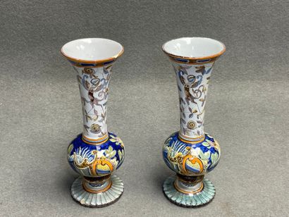 SAINT CLEMENT Paire de vases cornet en faience...