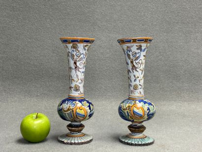 SAINT CLEMENT Paire de vases cornet en faience...