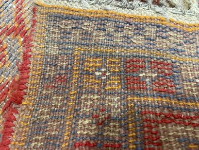 Tapis de selle et tapis oriental. 
110 x...