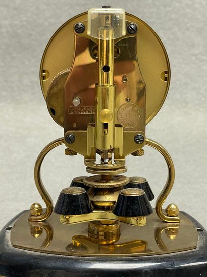 SCHATZ.
Pendulette sous globe plastique.
H....