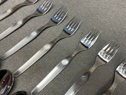 Ménagère de couverts en inox GUY DEGRENNE
12...