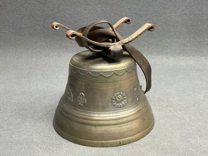Importante cloche en bronze datée 1924.
Fondeur...