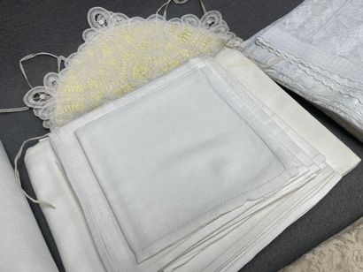 Lot de nappes, serviettes et linge diver...