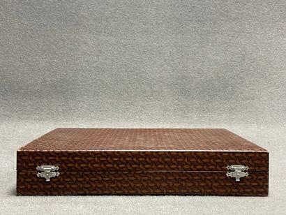 Ménagère de couverts en métal argenté et...