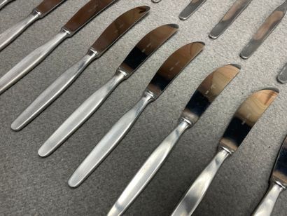 Ménagère de couverts en inox GUY DEGRENNE
12...