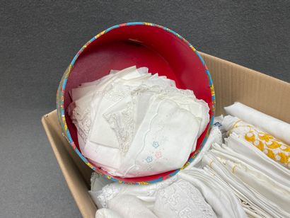 Carton de nappes, serviettes de table et...