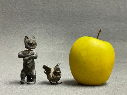 Oisillon et chat en plomb de Vienne. 
H....