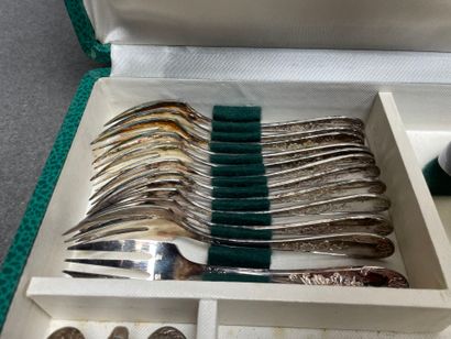 Ménagère de couverts en métal argenté style...