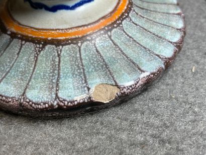 SAINT CLEMENT Paire de vases cornet en faience...