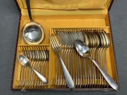 Ménagère de couverts en métal argenté et...