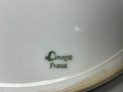 Assiette en porcelaine de Limoges à décor...