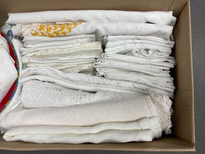 Carton de nappes, serviettes de table et...