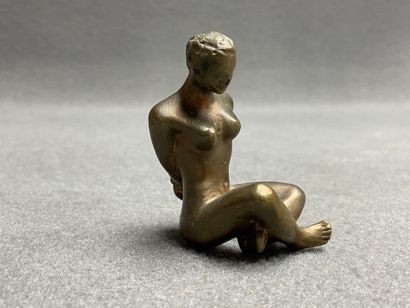 Deux sculptures en bronze signées. dont Bénédicte...