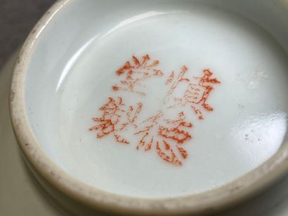 Bol en porcelaine de Chine. à décor de peches...