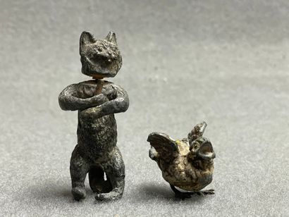 Oisillon et chat en plomb de Vienne. 
H....