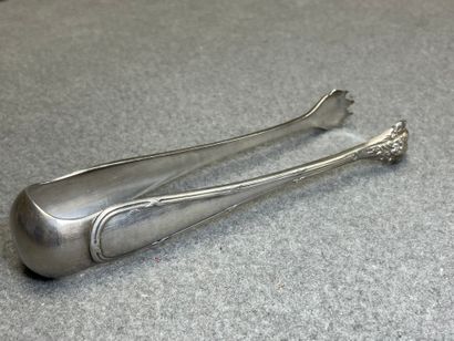 Lot de couverts en métal argenté: Pelle à...