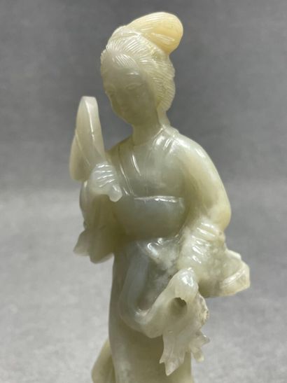 Ensemble de 5 statuettes chinoises en pierre...