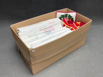 Carton de huit draps.