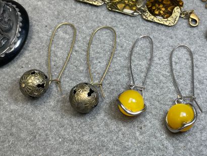 Ensemble de bijoux fantaisie, boucles d'oreille,...