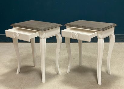 Paire de guéridons en bois laqué , plateau...