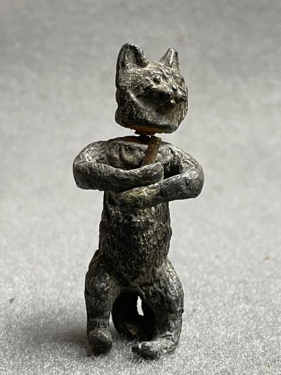 Oisillon et chat en plomb de Vienne. 
H....
