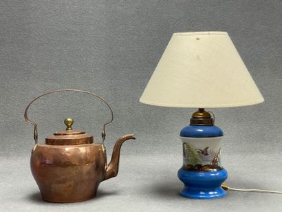 Lampe en porcelaine fin XIX° et bouilloire...