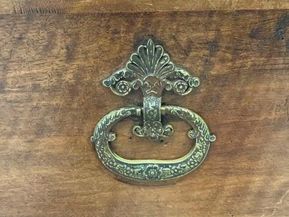 Commode en noyer et placage de noyer, dessus...