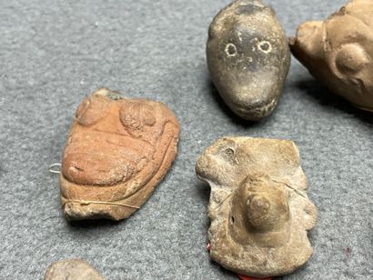 Lot d'objets de fouilles. 
H. : de 2 à 6...