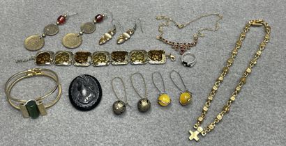 Ensemble de bijoux fantaisie, boucles d'oreille,...