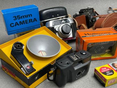 Ensemble de 5 appareils photos, accessoires...