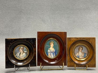 Portraits de femme. 
Trois miniatures début...