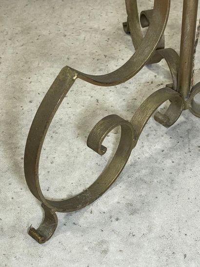 Lampadaire en métal courbé doré et fût en...