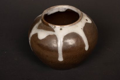 Jean POINTU (1843-1925).
Trois vases en grès...