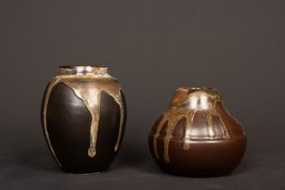 Jean POINTU (1843-1925).
Deux vases en grès...