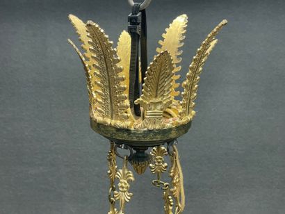 Lustre en bronze et tôle patinée vert à cols...