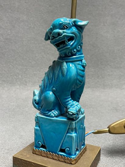 Pied de lampe en porcelaine de Chine XIX°
H....