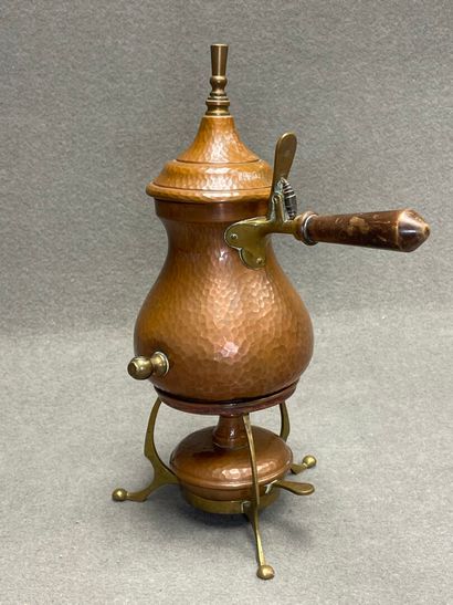Samovar en cuivre martelé 
de la société...