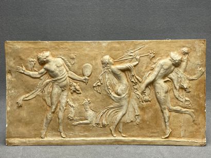Paire de bas reliefs en platre d'après l'antique
33...