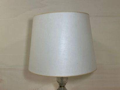 Lampadaire en métal courbé doré et fût en...