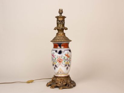 Pied de lampe en porcelaine de Bayeux, monture...