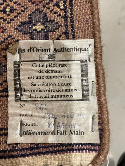 Tapis d'orient. 
185 x 120 cm.