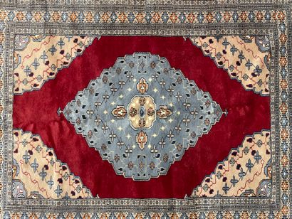Tapis d'orient. 
185 x 120 cm.