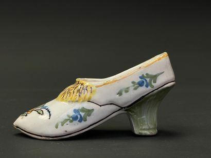 ANCY LE FRANC fin XVIII°
Soulier en faïence...