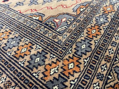 Tapis d'orient. 
185 x 120 cm.