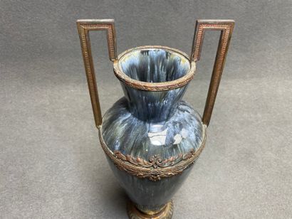 Vase en céramique, émail flammé, monture...